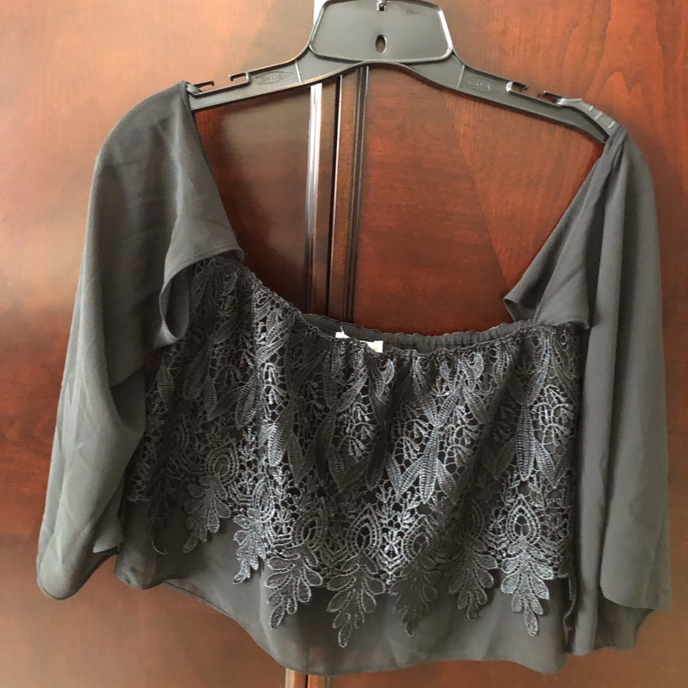 🌈Gorgeous black crop top
